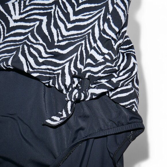 Maxine Of Hollywood Womens Size 16 Bandeau One Piece Swimsuit Zebra Garden - Picture 10 of 13